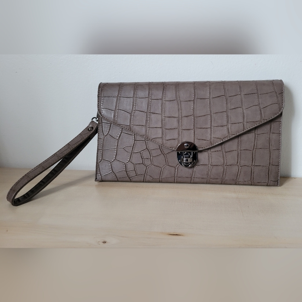 NWOT Luxury Vegan Leather Jeanne & Jax Gray clutch/wristlet- Purse sacoche